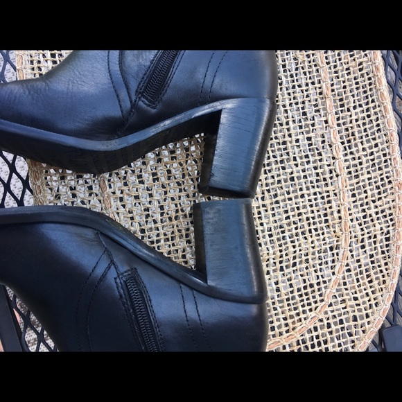 Ellen Tracy Flex Black Leather boots - Picture 5 of 8